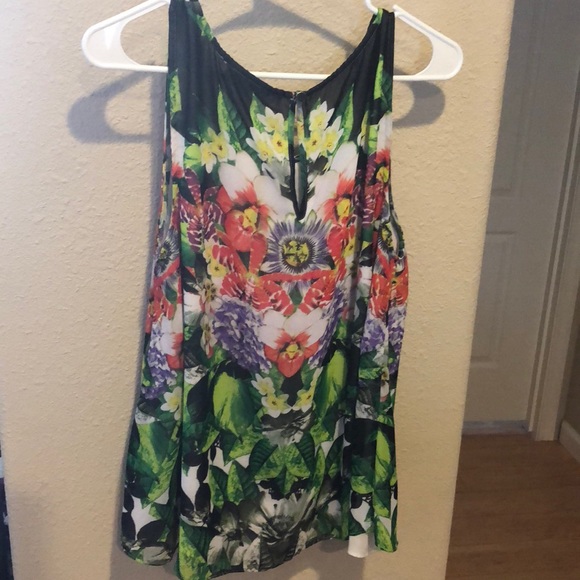 Jennifer Lopez like new floral top - Picture 5 of 5